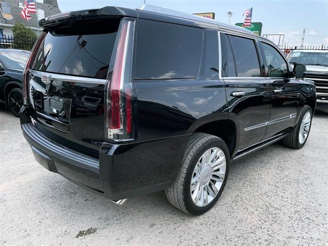 2017 Escalade 2WD 4dr Platinum image 5