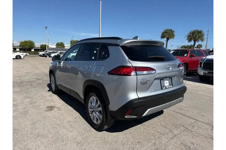 $23888 : Toyota Corolla Cross 2024 LE image 5