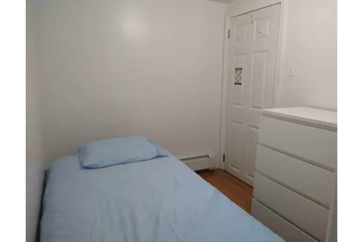 $650 : CUARTO AMOBLADO EN FLUSHING image 4
