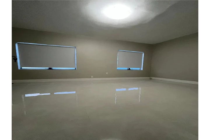 $1200 : Freshly painted spacious home image 4