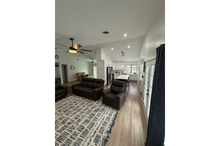 $1400 : Bakersfield Renta image 3