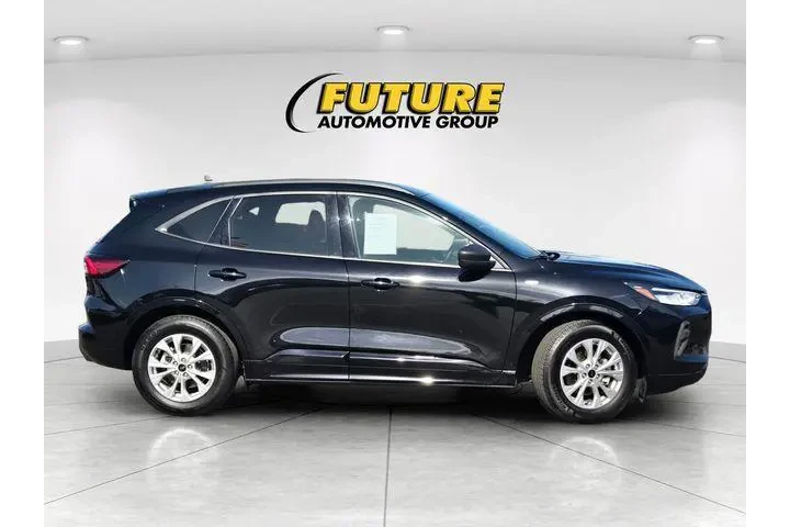$25988 : Ford Escape 2024 ST-Line 4dr image 3