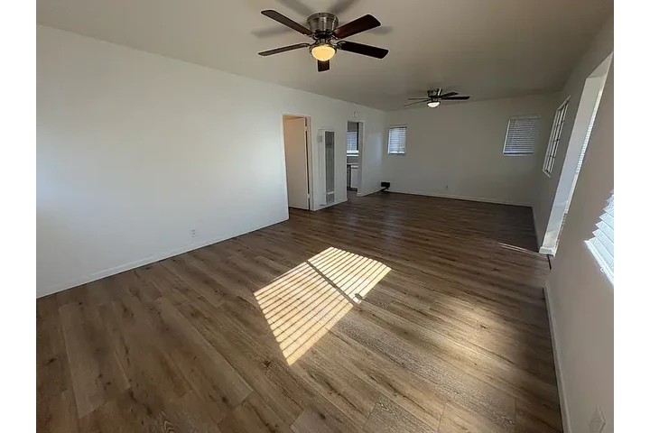 $800 : Remodeled kitchen and bathroom image 2