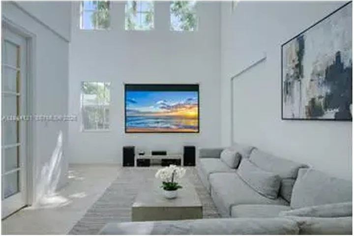 $7950 : Rental property with 3 bedro image 2