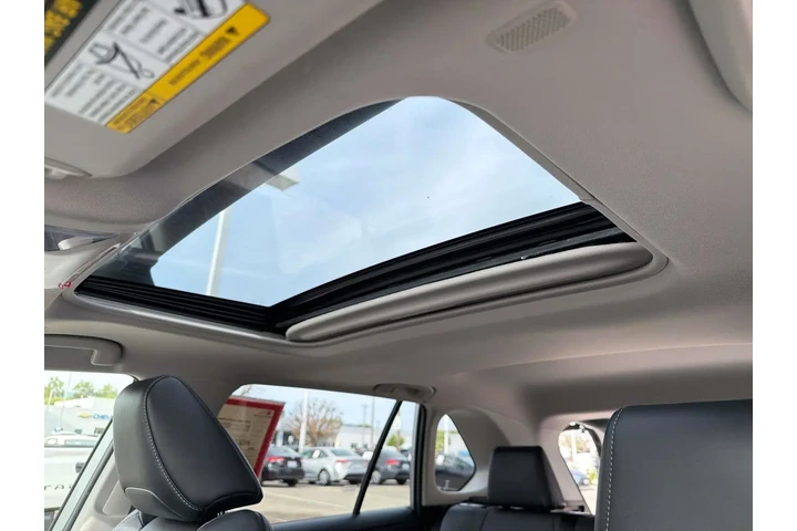 $31680 : Toyota RAV4 2023 XLE Premium image 9