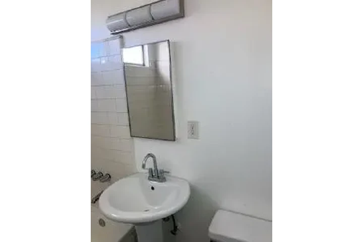 RENTO APT. y ESTUDIO📍Newhall image 8