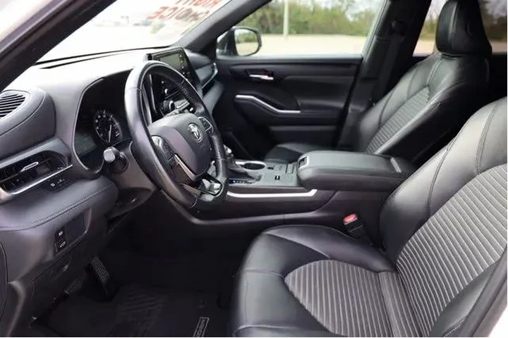 $27811 : Toyota Highlander 2021 XSE 4 image 10