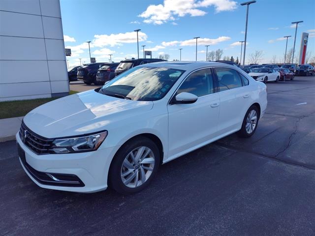 $15638 : Pre-Owned 2018 Passat 2.0T SE image 2