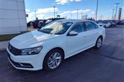 $15638 : Pre-Owned 2018 Passat 2.0T SE thumbnail