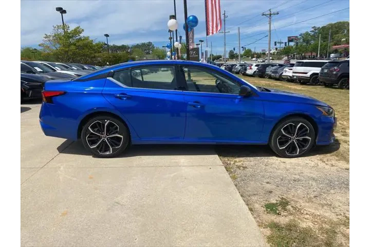 $20920 : Nissan Altima 2025 2.5 SR 4d image 7