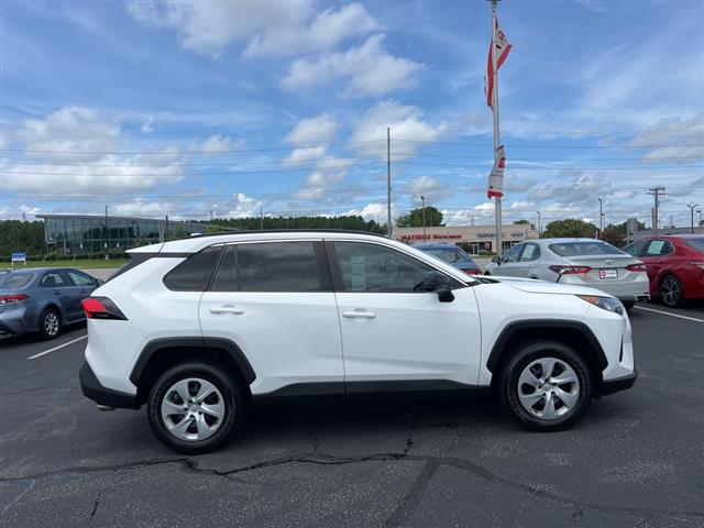 $21490 : PRE-OWNED 2019 TOYOTA RAV4 LE image 8