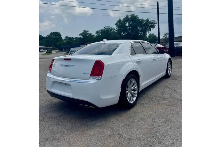 $11900 : 2019 300 Touring image 4