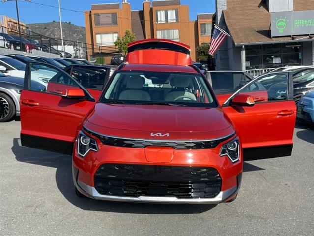 $25900 : Used 2023 Niro EV Wind for sa image 3