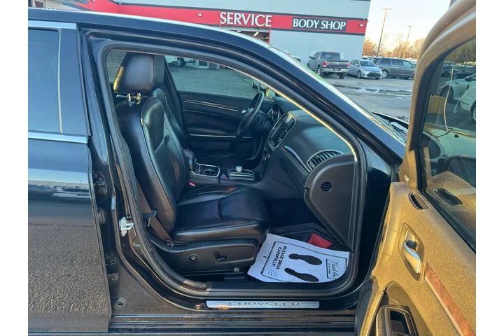 $8450 : 2019 300 Limited RWD image 8