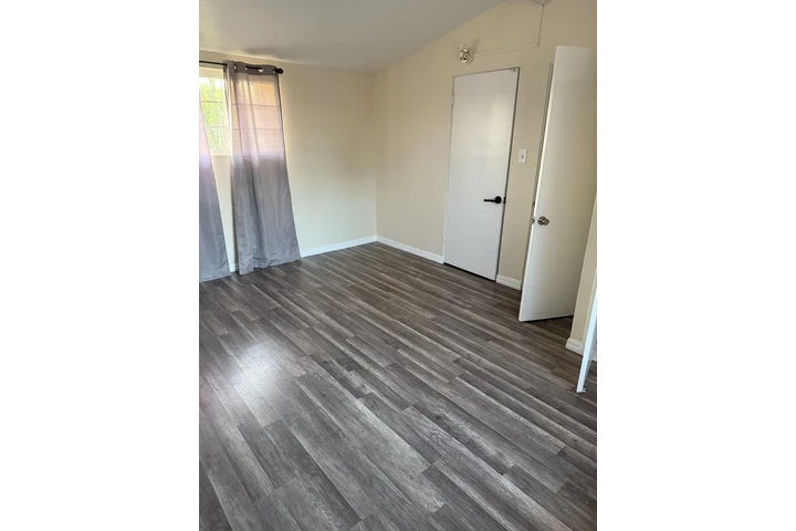 $1400 : Recamaras con baño de renta image 2