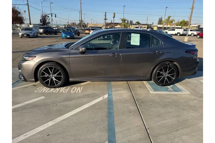$22999 : 2021 Camry SE image 3
