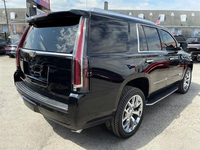 2017 Escalade 4WD 4dr image 5