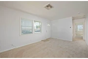 $2400 : 3 Bedroom House  in Lynwood thumbnail