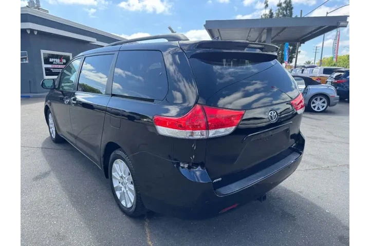 $8998 : 2011 Sienna XLE 7-Passenger image 6