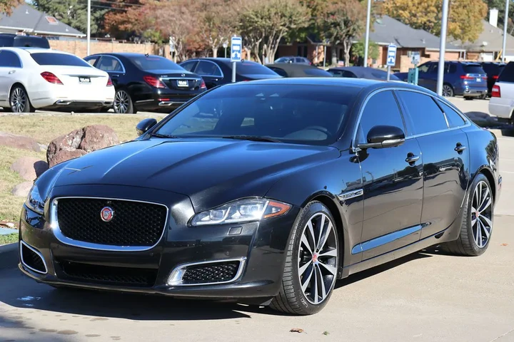 $33998 : 2019 XJ XJ50 V6 image 5