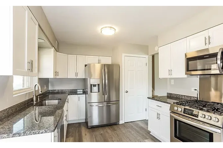 $1460 : HOUSE AVAILABLE IN CHICAGO IL image 1