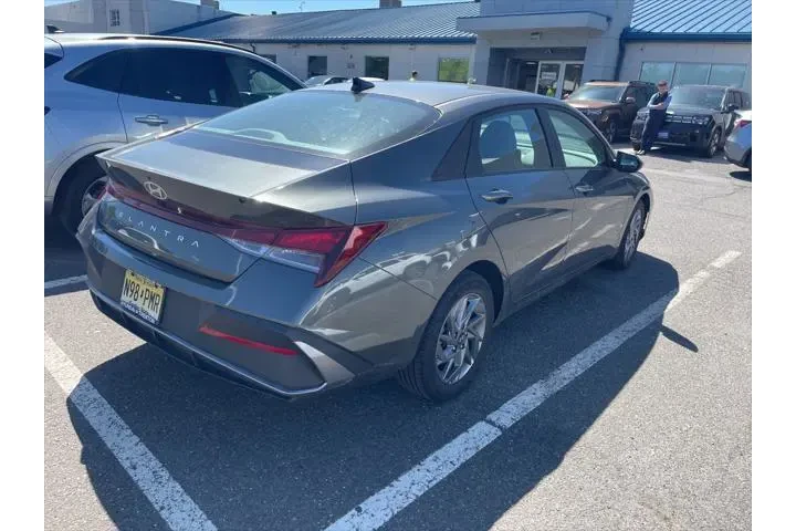 $19995 : Hyundai ELANTRA 2024 SEL 4dr image 2