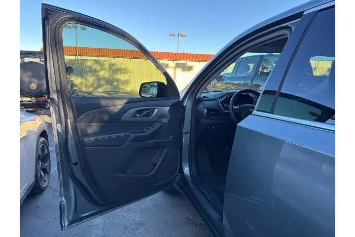 $19876 : Chevrolet Traverse 2018 LS 4 image 6