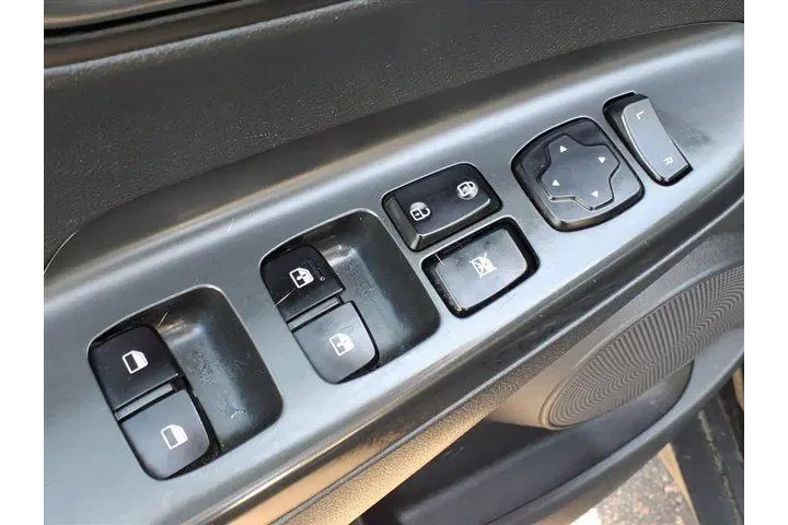 $14908 : Hyundai KONA 2023 SEL 4dr Cr image 10