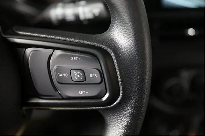 $33912 : Jeep Wrangler 2025 4x4 Sport image 6