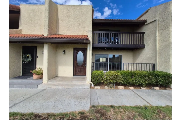 $2400 : Sleek House image 1
