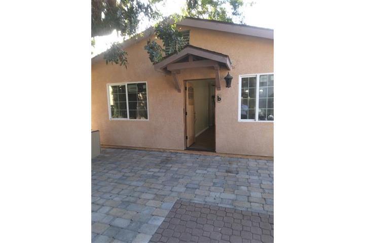 $1250 : SOUTH GATE CASITA  DUPLEX image 6