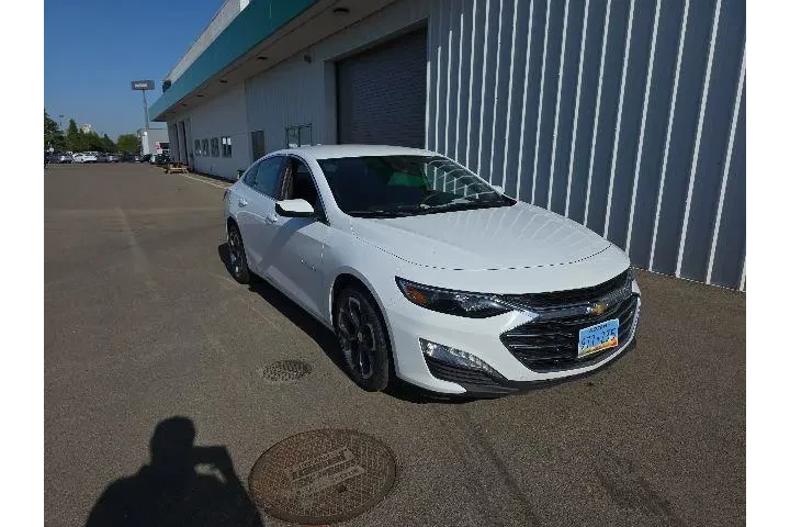 $19775 : Chevrolet Malibu 2024 LT 4dr image 1