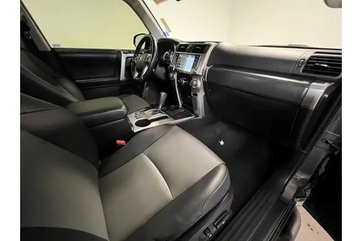 $36985 : Toyota 4Runner 2023 4x2 SR5 image 10