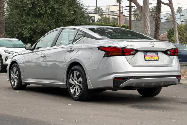 $18999 : Nissan Altima 2023 2.5 S 4dr image 6