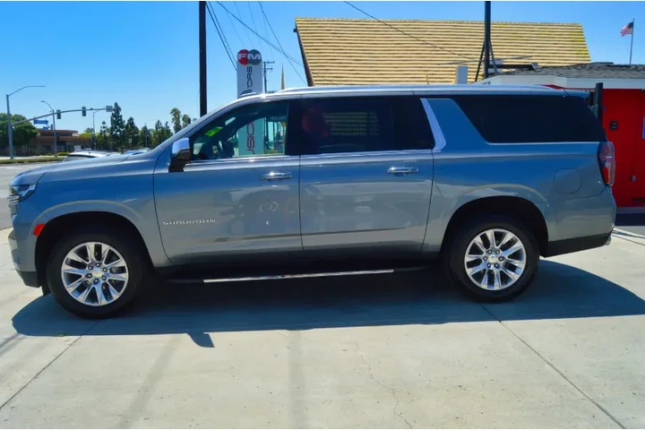 $40995 : Used 2022 Suburban 4WD 4dr Pr image 2