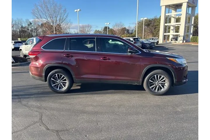 $28144 : Toyota Highlander 2019 XLE 4 image 5