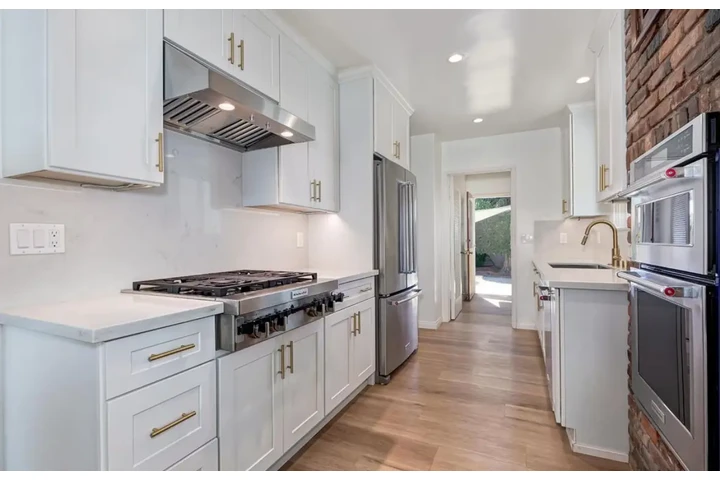 $2470 : 3 bedroom house in South Gate image 4