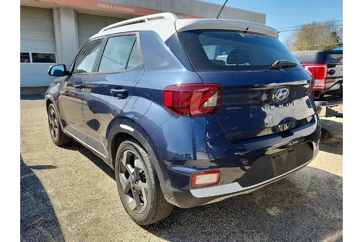 $19487 : Hyundai VENUE 2023 SEL 4dr C image 5