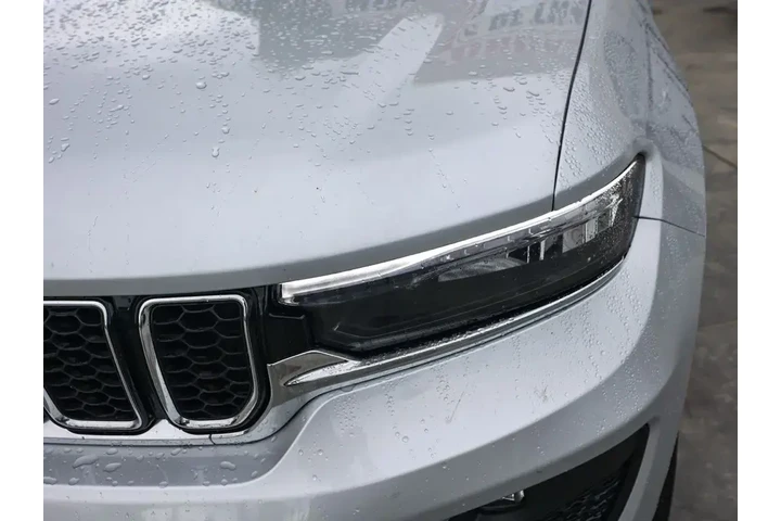 $39025 : Jeep Grand Cherokee 2024 4x4 image 9