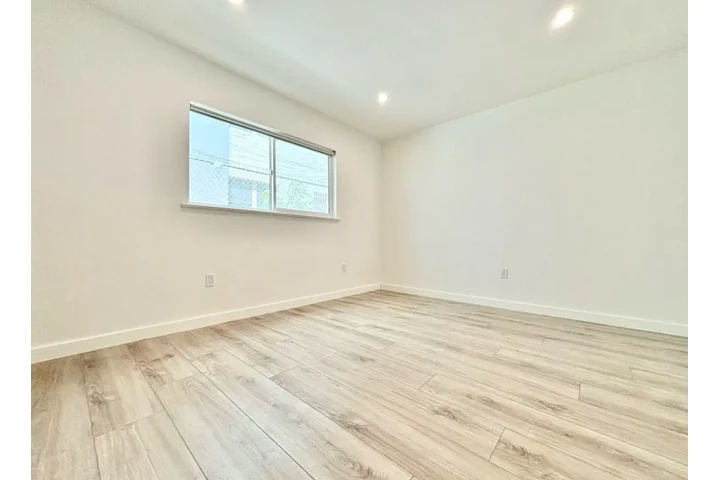 $1480 : 1 BEDROOM APT IN SOUTH LA image 5