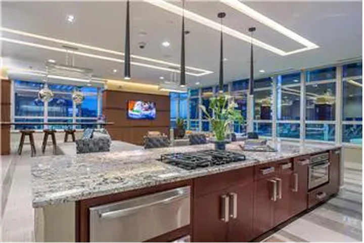 $1970 : Rental property with 1 bedro image 2