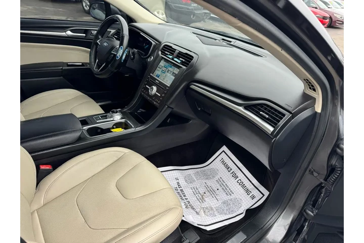 $7980 : 2017 Fusion Titanium FWD image 9