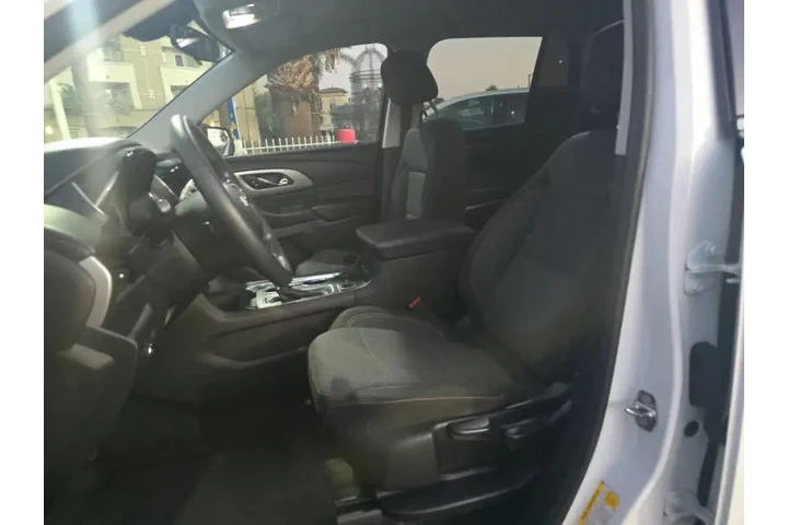$12999 : 2018 Traverse LS image 10