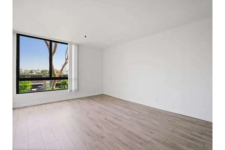$2700 : Century Glen image 7