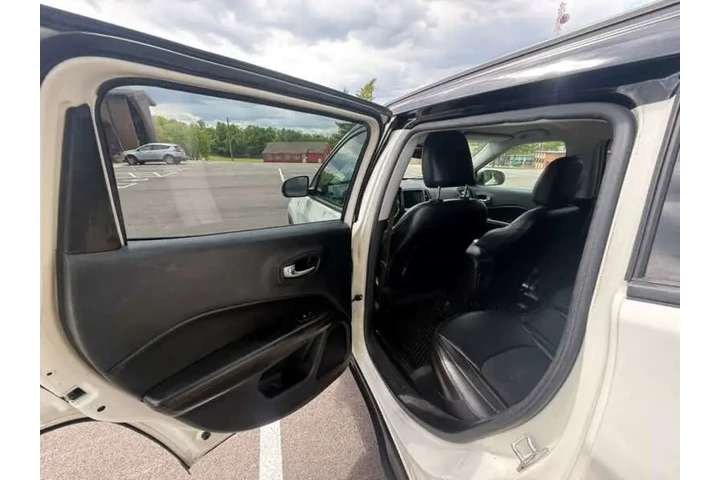 $7999 : 2019 Compass Trailhawk image 7