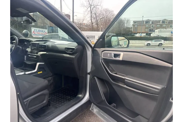 $19499 : 2020 Explorer Hybrid Police I image 8