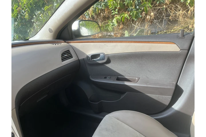 $5800 : Chevy malibu 2011 image 9