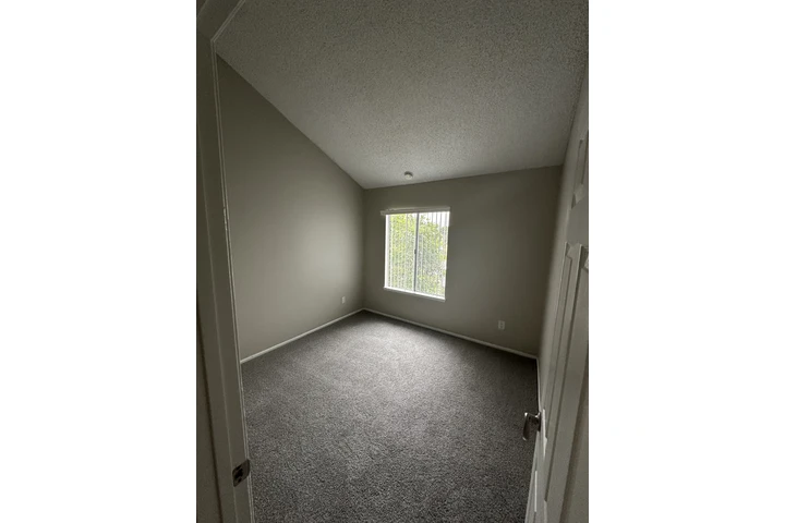 $1000 : RENTO CUARTO EN WHITTIER image 1