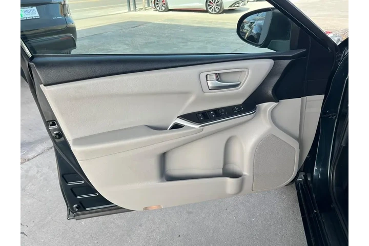 2017 Camry LE image 10