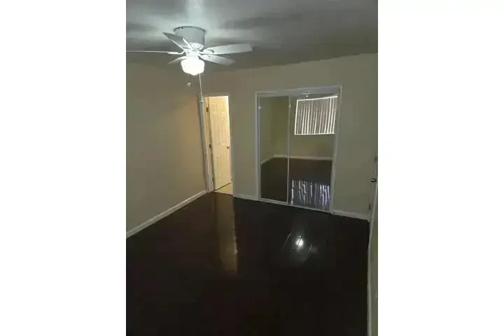 $1795 : MAYWOOD  FRENTE AL PARQUE image 1